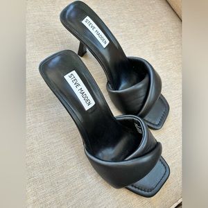 Steve Madden Thai black leather kitten heel.